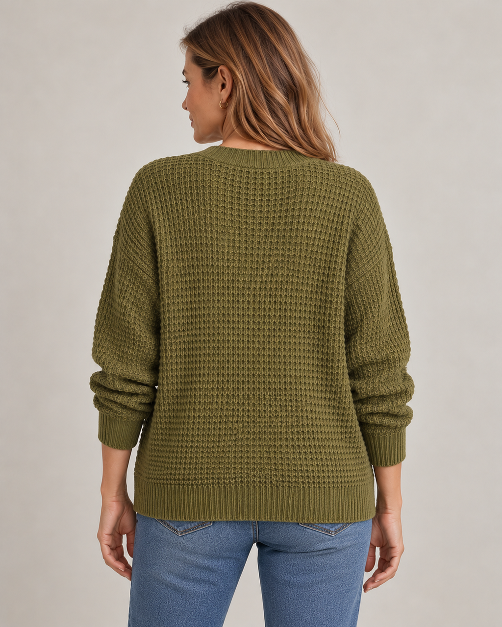 From the back: dropped shoulders and a ribbed hem