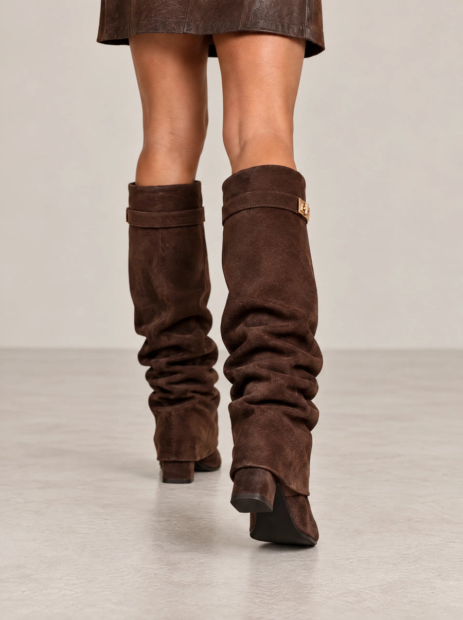 From the back: the block heel and the easy folds