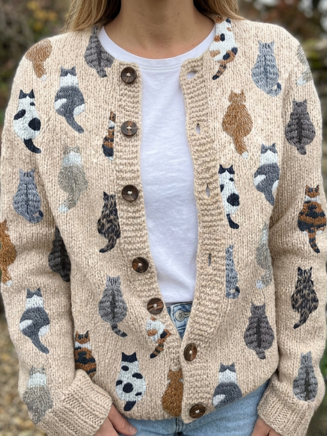 Winnie knit cardigan with a cat print and a relaxed fit.